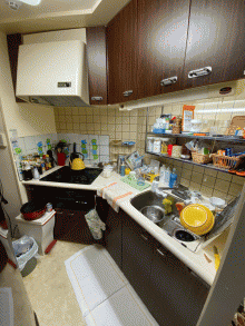 清楚なホワイトとシックなブラウンの調和が素敵な家　品川区S様邸